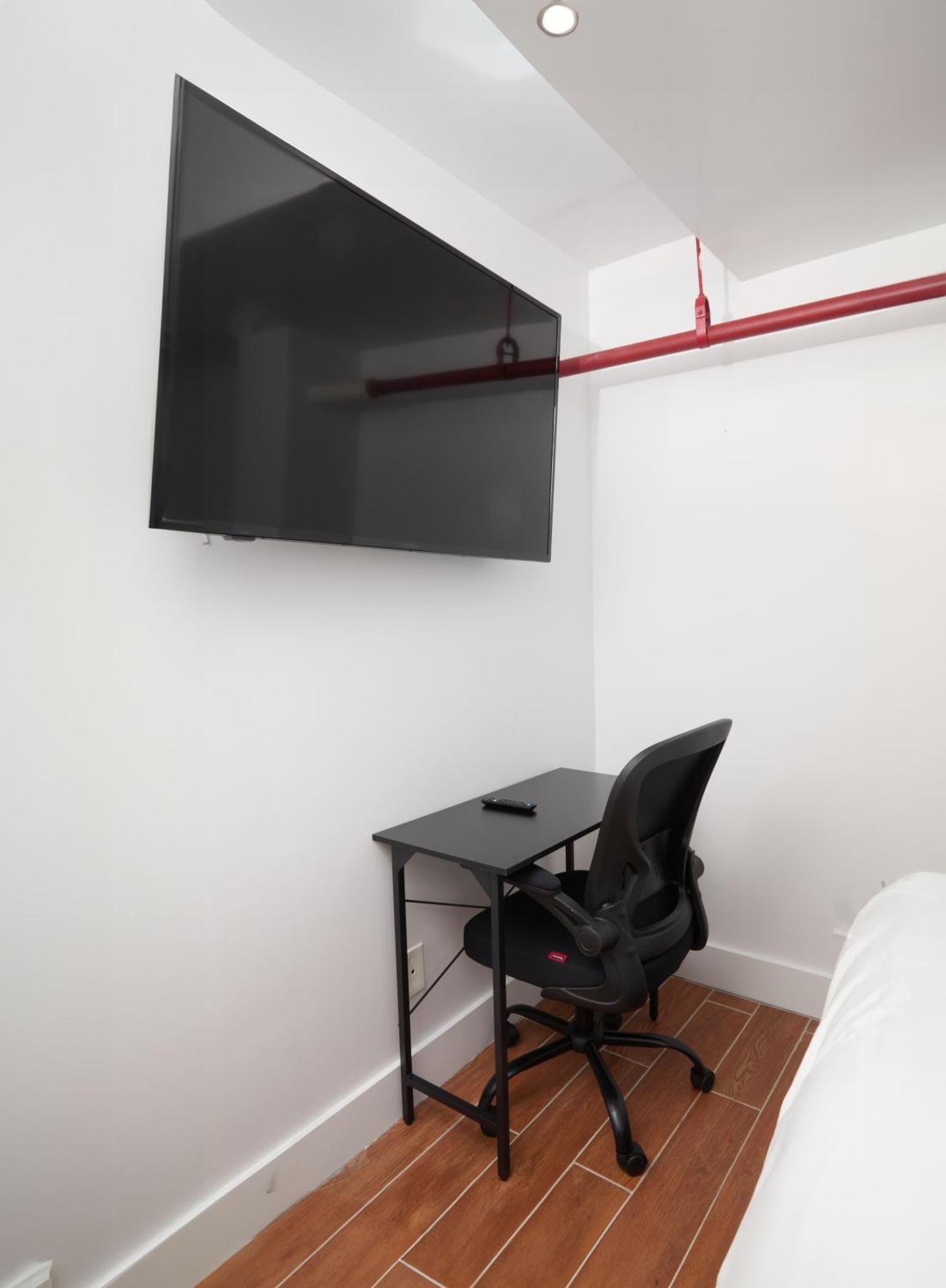 Comfy Guest House In Hell'S Kitchen นิวยอร์ก ภายนอก รูปภาพ