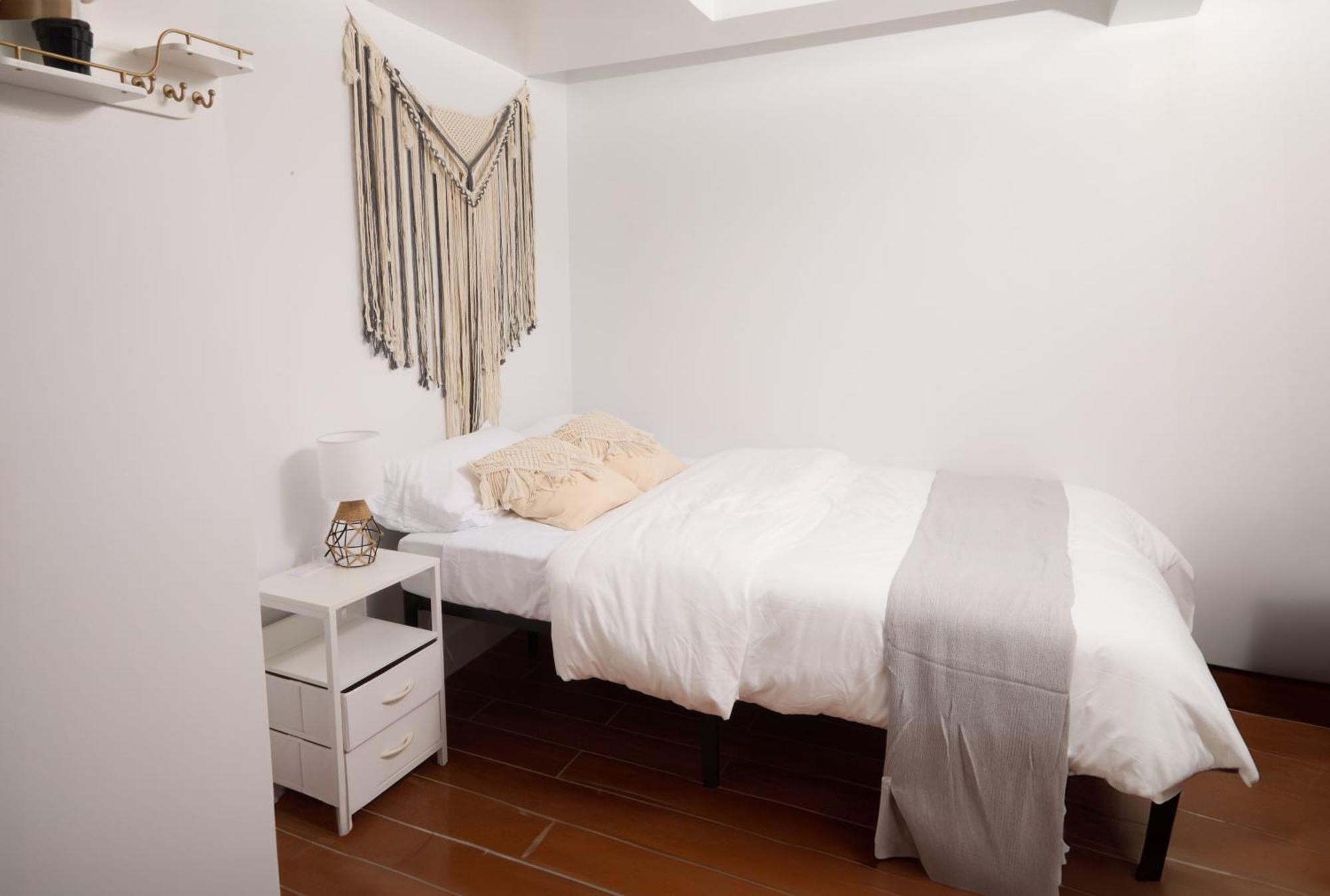 Comfy Guest House In Hell'S Kitchen นิวยอร์ก ภายนอก รูปภาพ